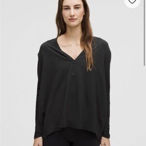 lululemon athletica Back in Action long sleeve V neck sz 4